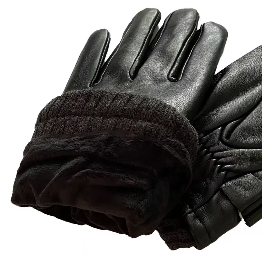 Svarta herrhandskar i fårskinn med stickade muddar och tre ränder.