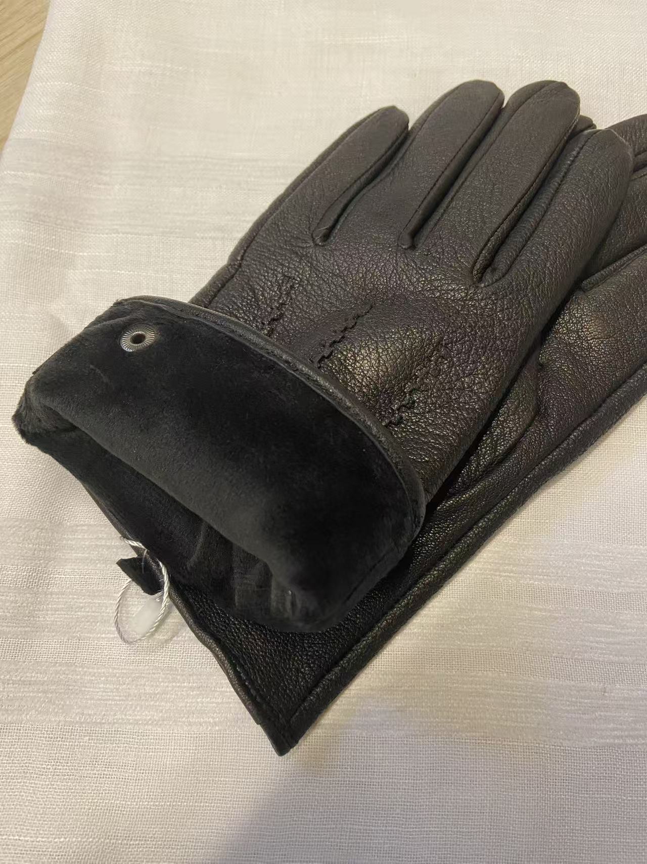 Svarta vinter varma herrhandskar i getnappa med sammetsfoder