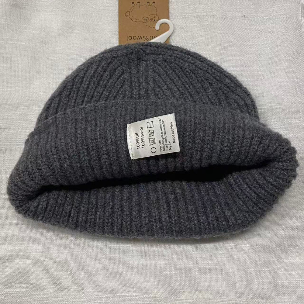 Unisex enfärgad  vinter ullmössa för dam och herr i 100% ren ull - ingen logotyp