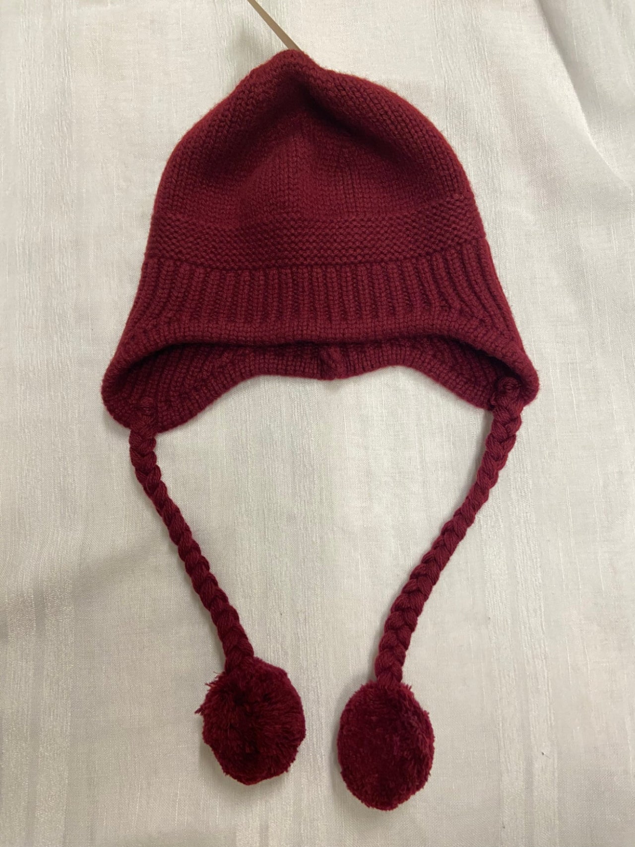 Barn röd ullmössa i 100% ren ull