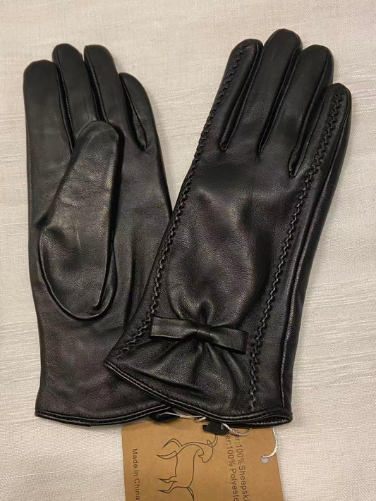 Svarta vinter snygga damhandskar i fårskinn med sammetsfoder