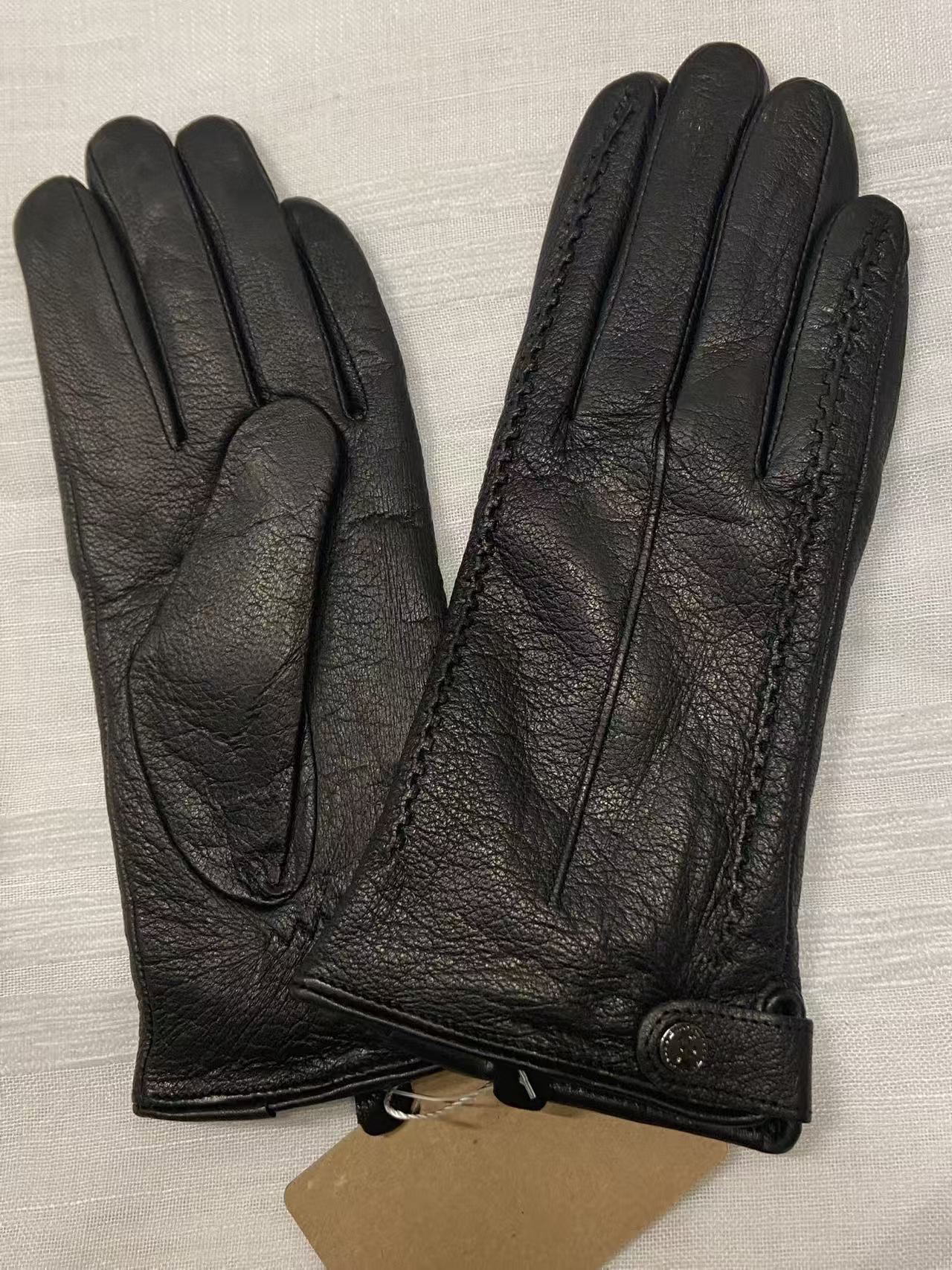 Svarta vinter damhandskar i getnappa  med sammetsfoder